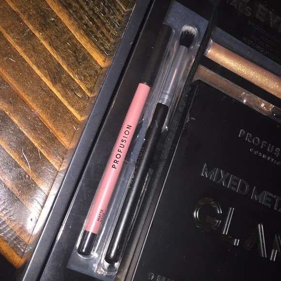 Profusion Mixed Metals Eyes and lips - Picture 4 of 5